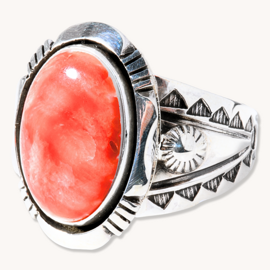 Spiny Oyster Ring with Saw-Work Border