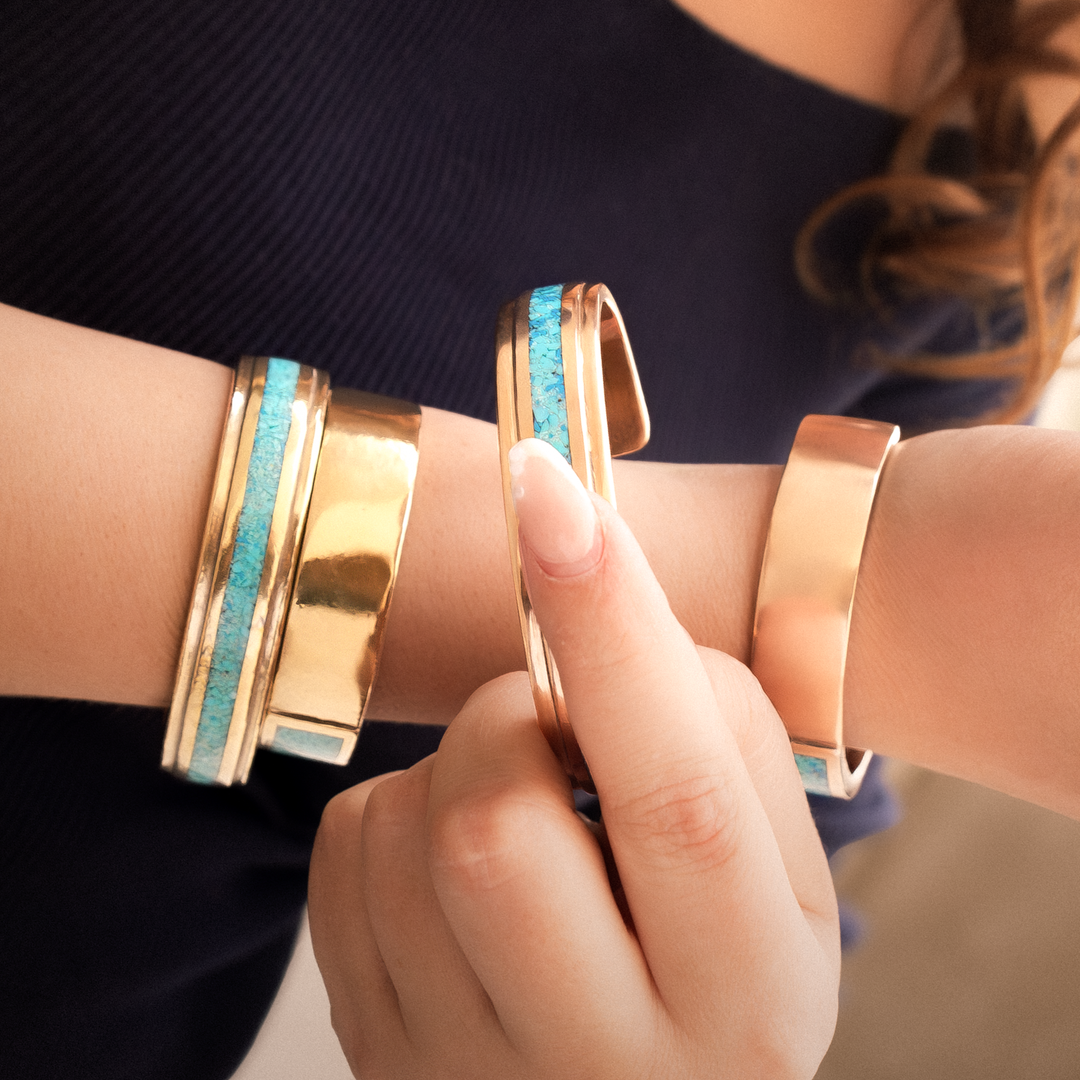 Radiante: Turquoise Vista Bracelet, sterling silver with turquoise inlay, worn on a wrist, showcasing its vibrant design.
