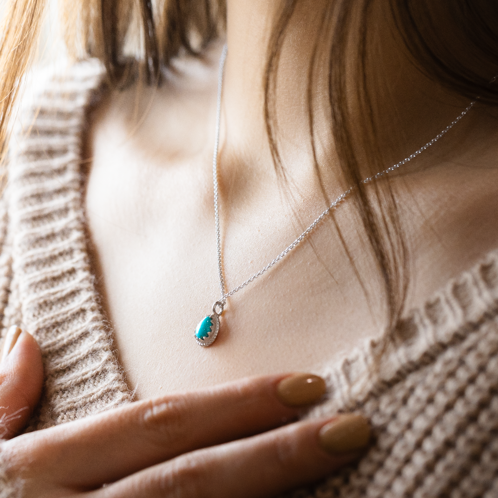 Radiante: Turquoise Teardrop Pendant & Stud Earrings