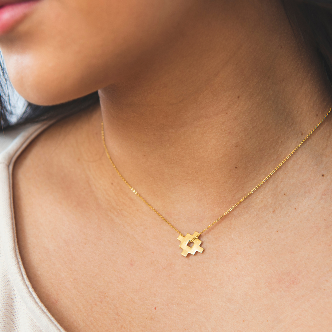 Simple Gold Pendant Necklace